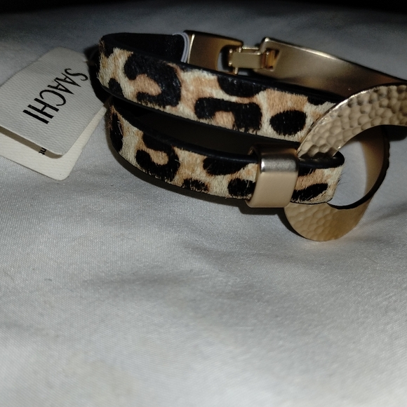 Saachi Gold Loop Animal Print Bracelet - Picture 5 of 7